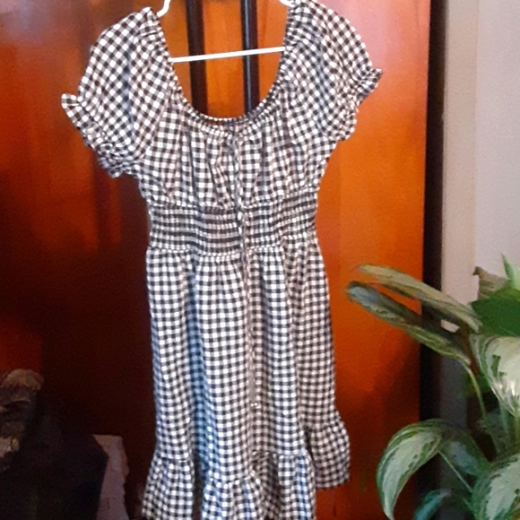 Faroro Dresses & Skirts - NwtFaroro colors black and white midi dress